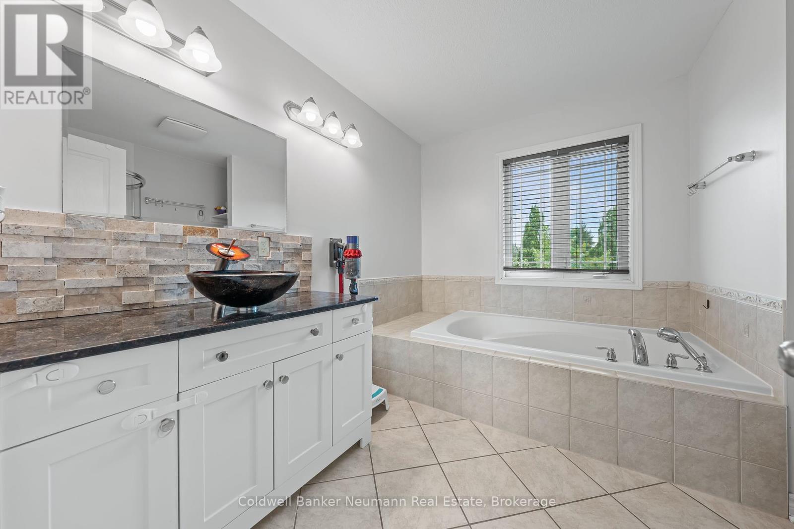 40 Laughland Lane, Guelph, Ontario  N1L 0C9 - Photo 21 - X12330439