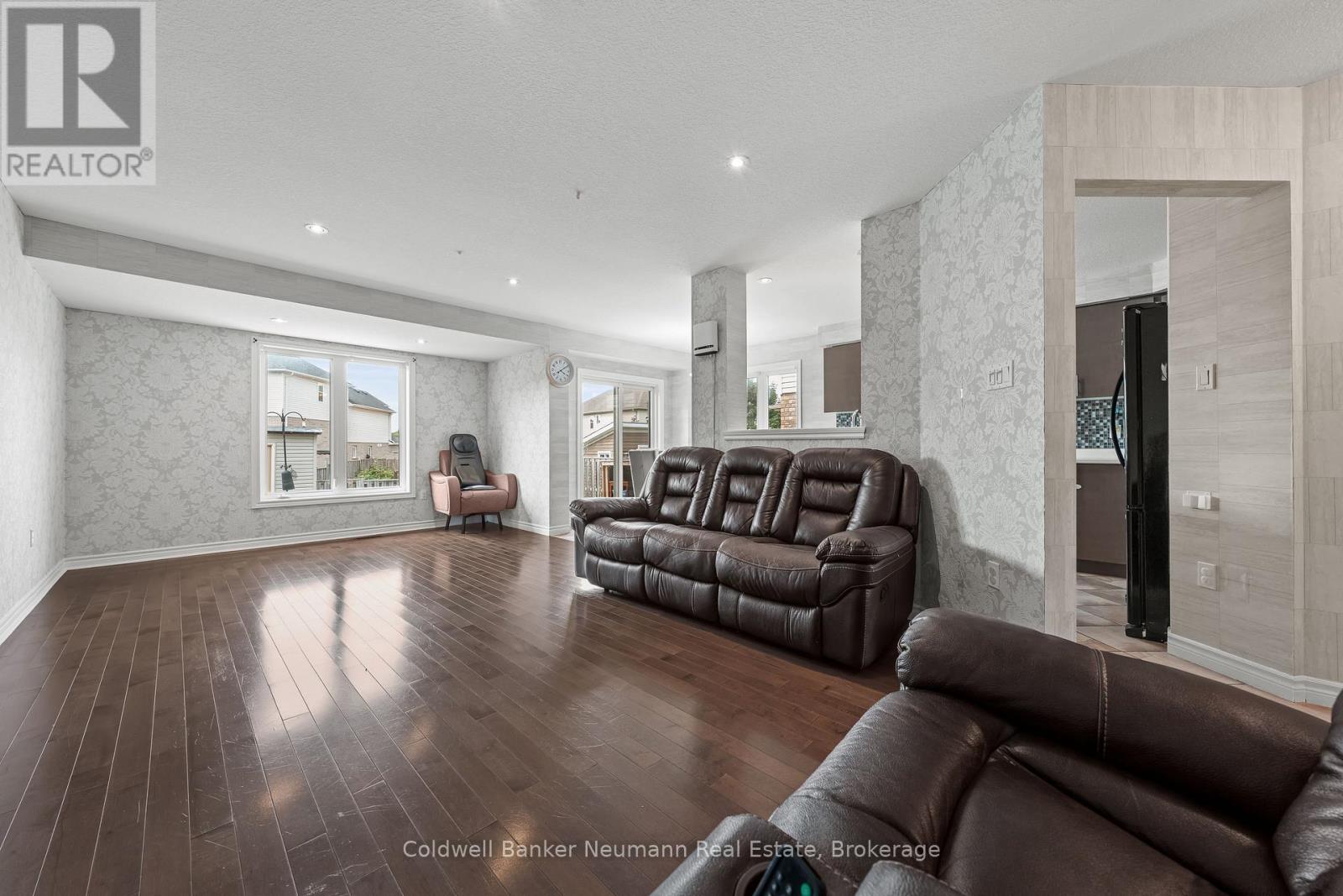 40 Laughland Lane, Guelph, Ontario  N1L 0C9 - Photo 7 - X12330439