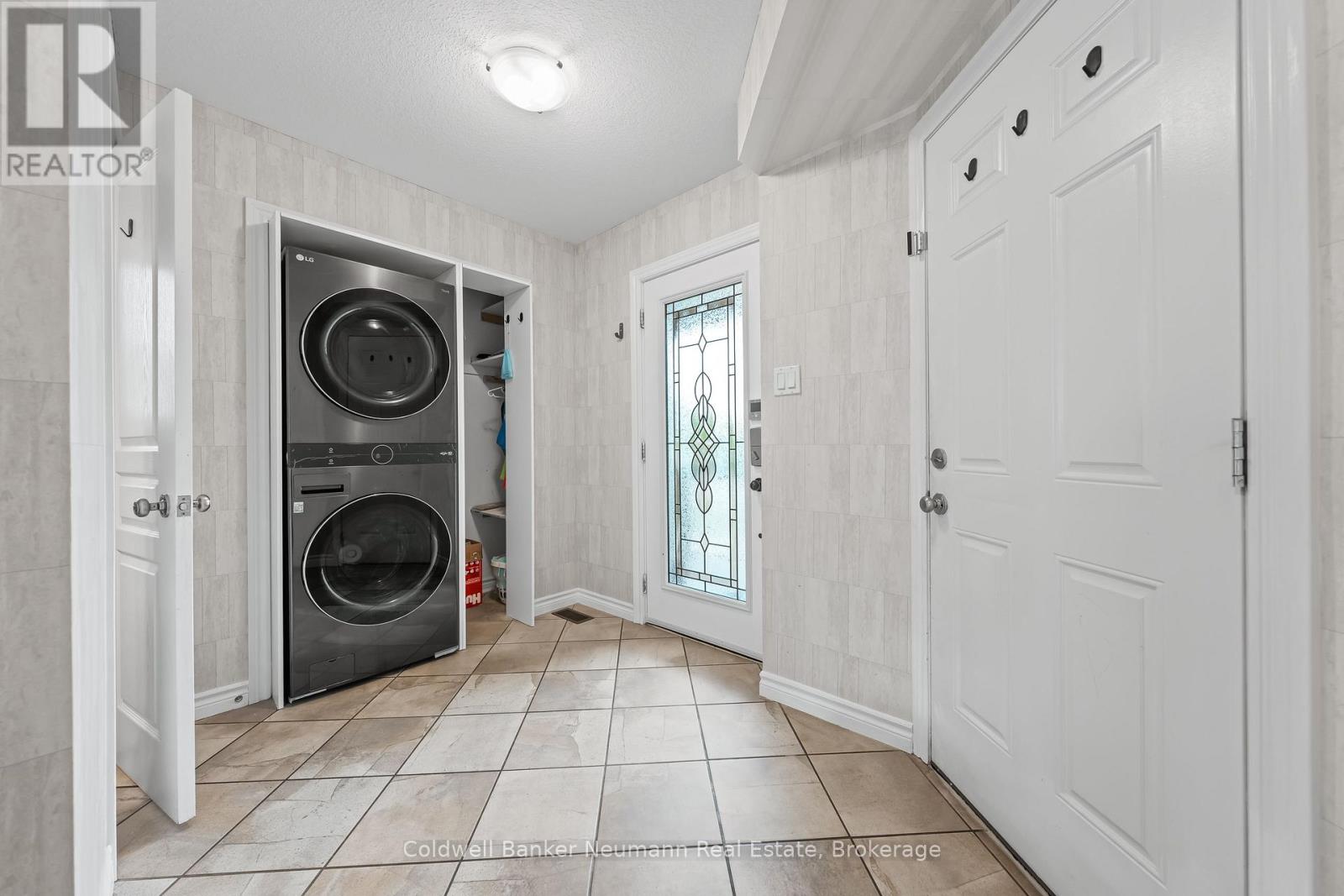 Property at 40 LAUGHLAND LANE image 4