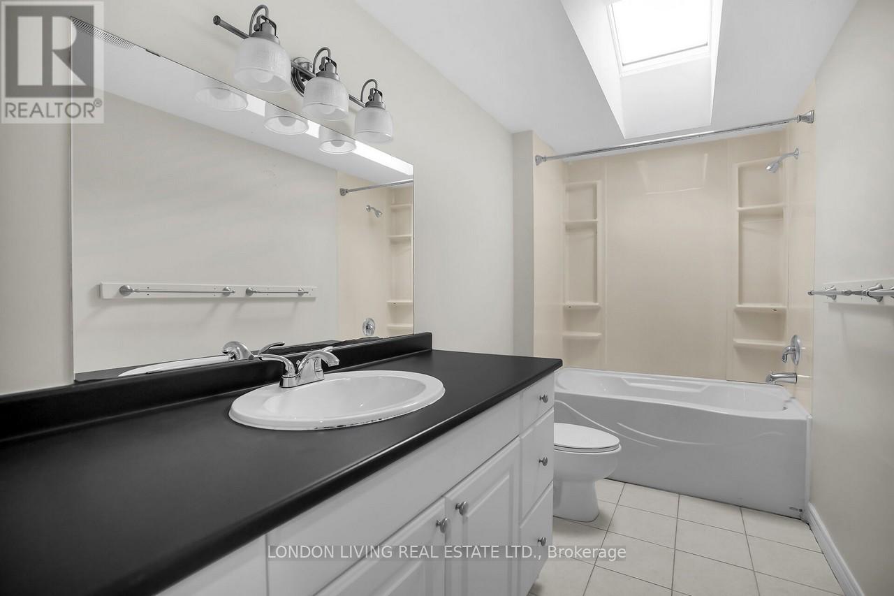 87 Essex Street, London North, Ontario  N6G 1B4 - Photo 9 - X12336621
