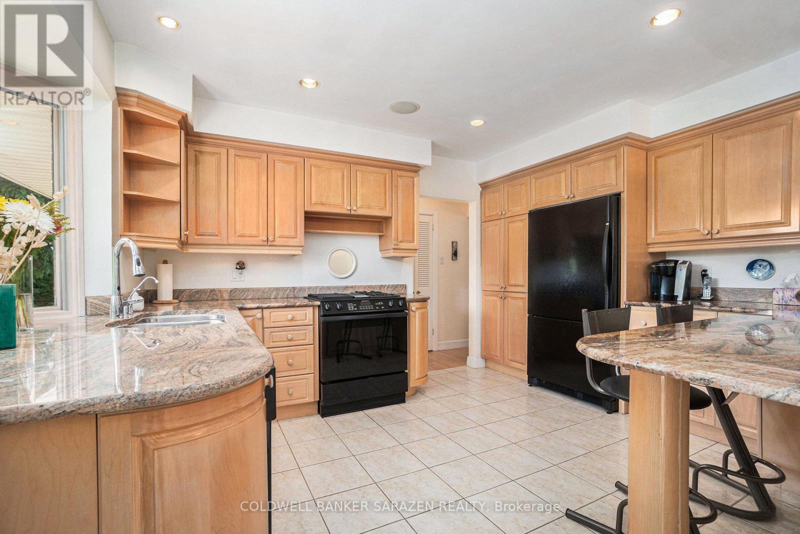 2009 Killarney Drive, Ottawa, Ontario  K2A 1P9 - Photo 11 - X12336626