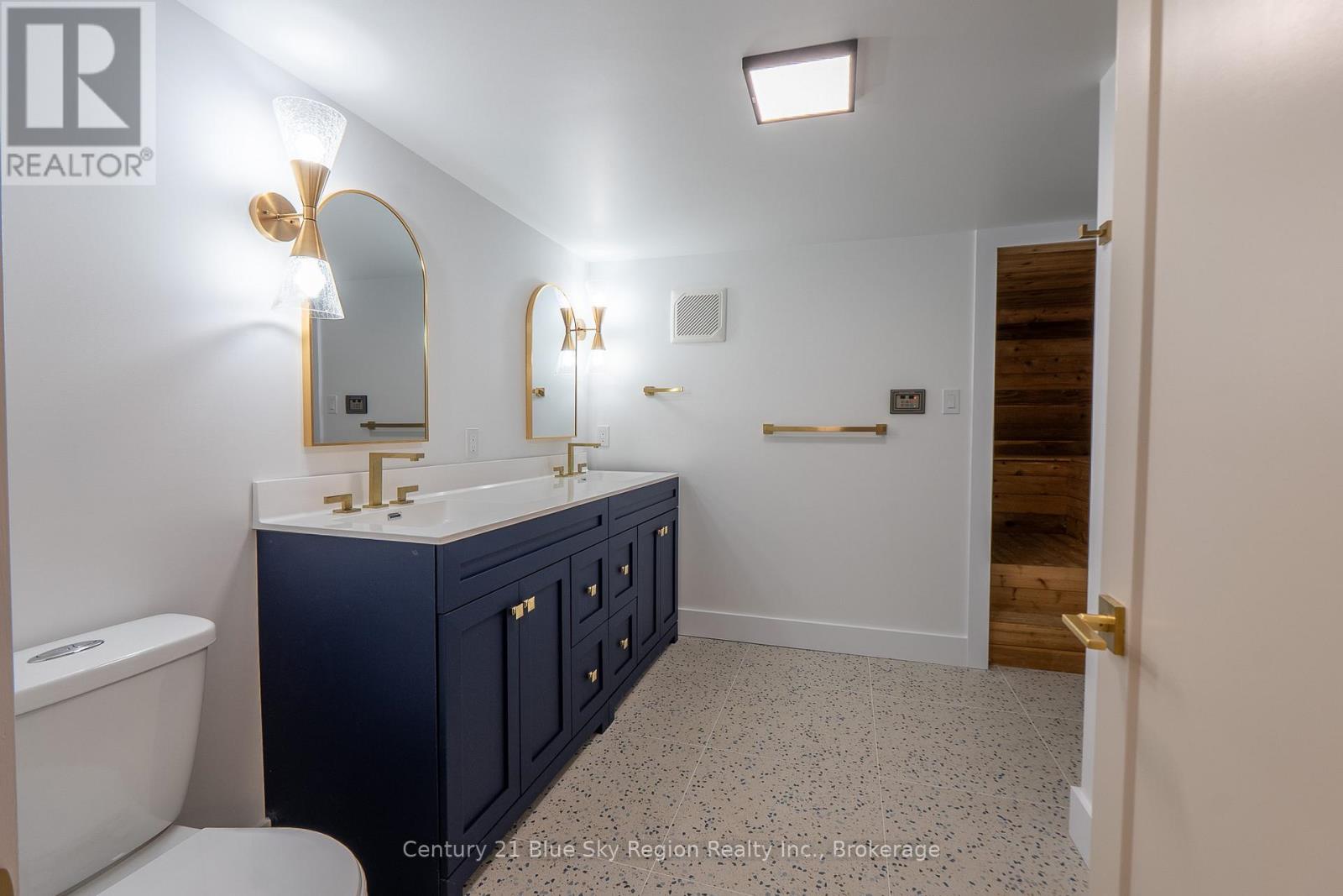 1951 E Peninsula Road, North Bay, Ontario  P1B 8G4 - Photo 11 - X12336553