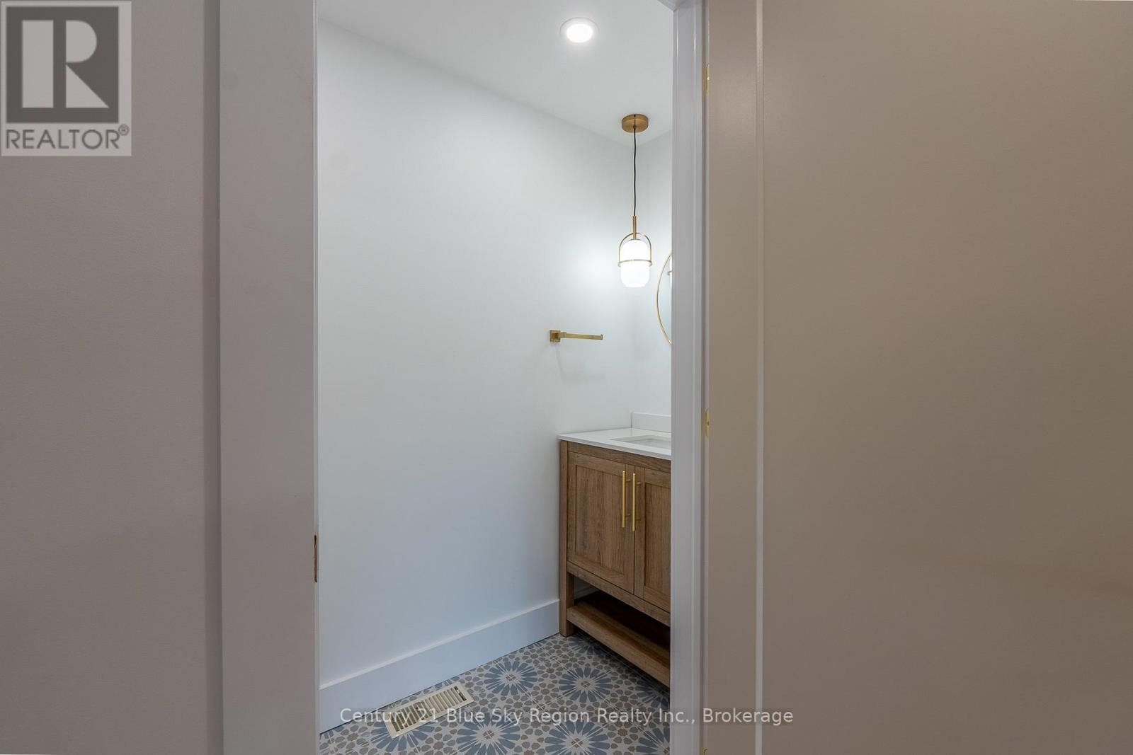 1951 E Peninsula Road, North Bay, Ontario  P1B 8G4 - Photo 22 - X12336553