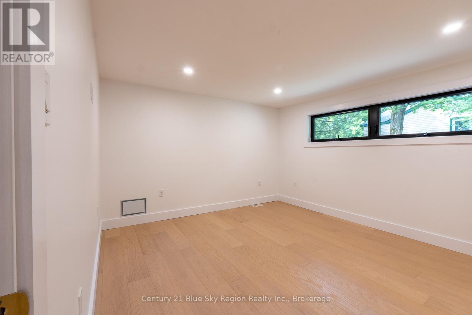 1951 E Peninsula Road, North Bay, Ontario  P1B 8G4 - Photo 37 - X12336553