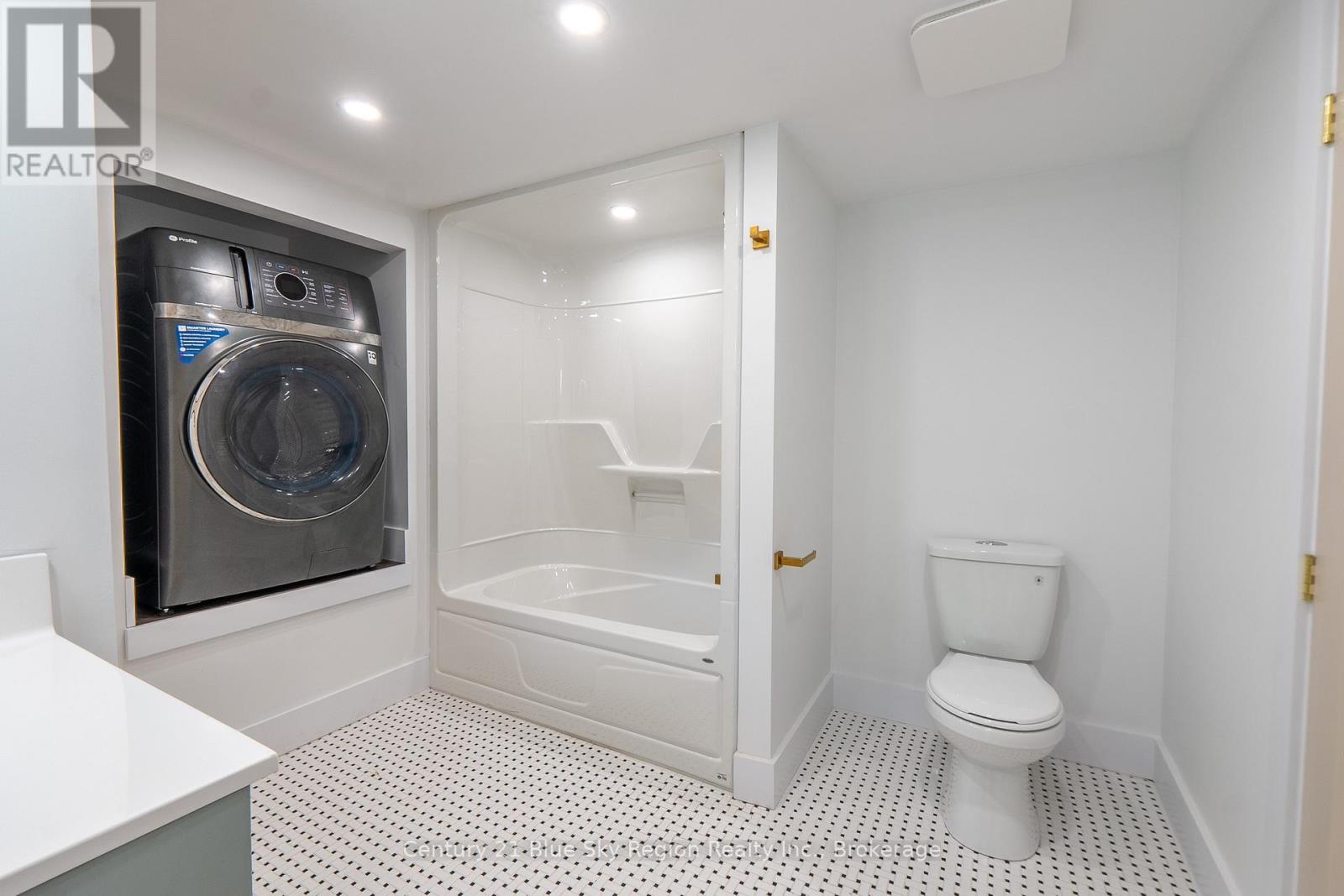 1951 E Peninsula Road, North Bay, Ontario  P1B 8G4 - Photo 44 - X12336553