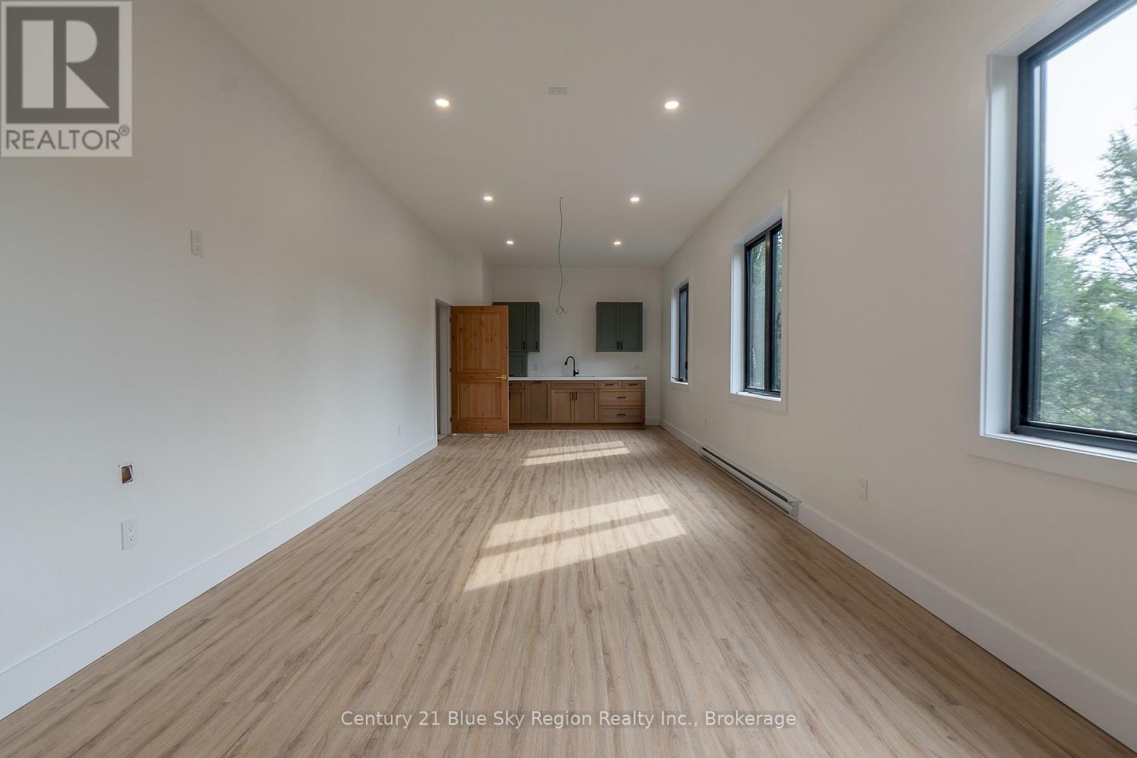 1951 E Peninsula Road, North Bay, Ontario  P1B 8G4 - Photo 8 - X12336553