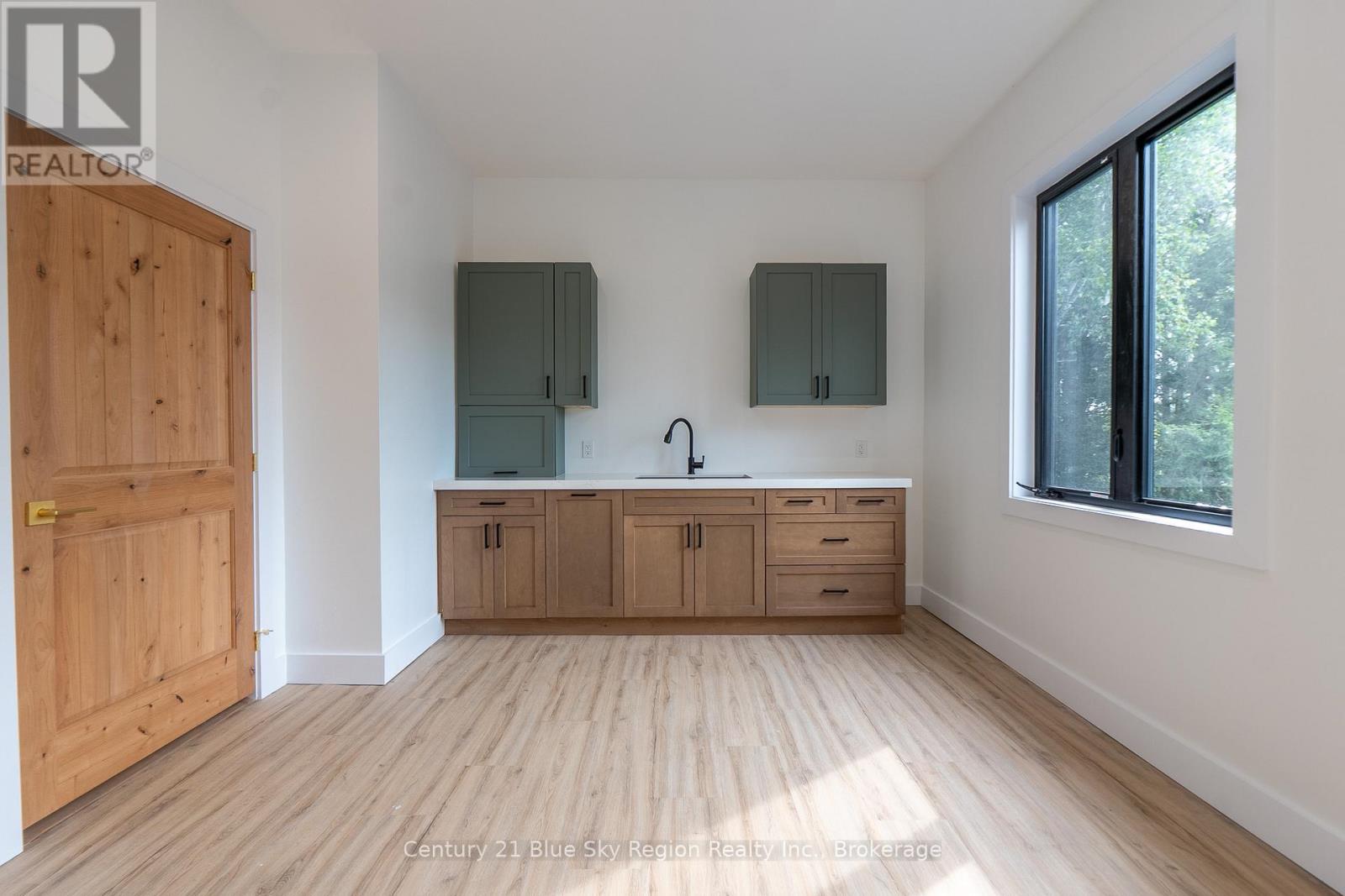 1951 E Peninsula Road, North Bay, Ontario  P1B 8G4 - Photo 9 - X12336553