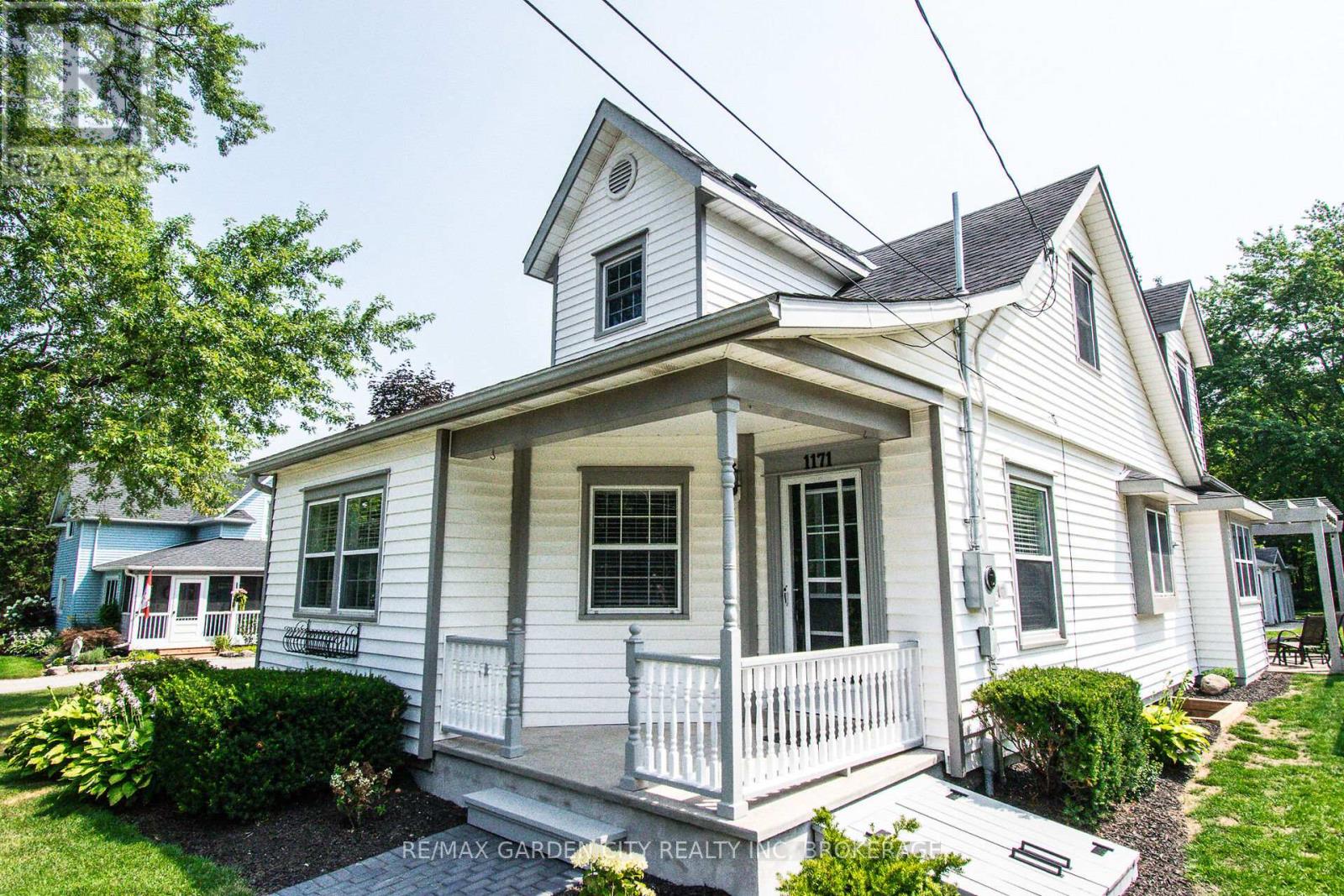 Property at 1171 MAPLE STREET image 3
