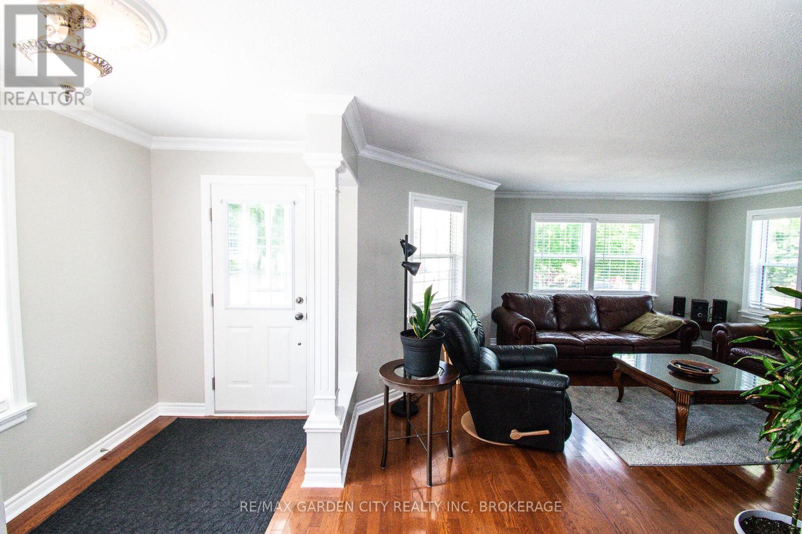 Property at 1171 MAPLE STREET image 4