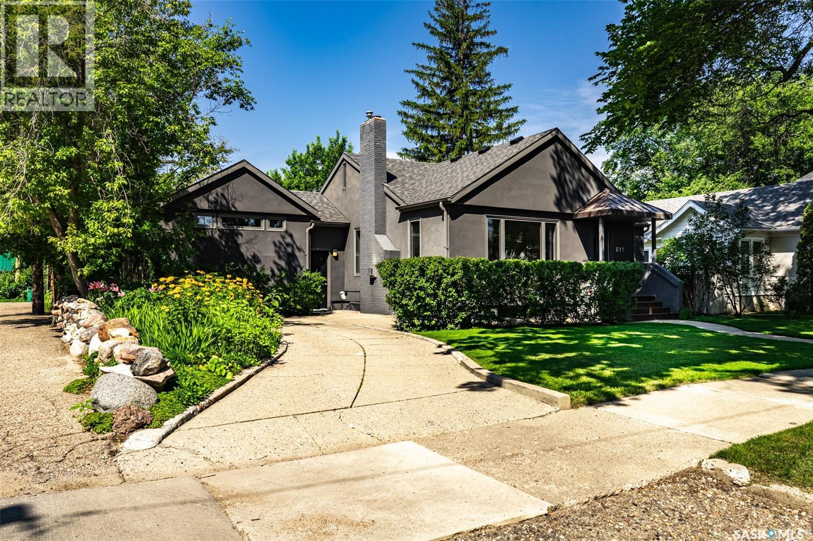 Property at 611 8th AVENUE N image 2