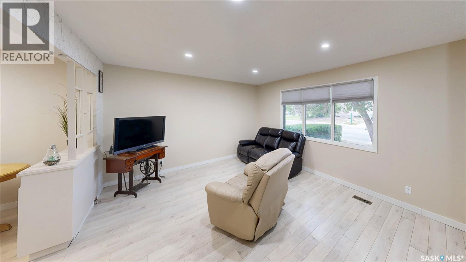 1018 Dewdney Avenue E, Regina, Saskatchewan  S4N 0C8 - Photo 2 - SK015239
