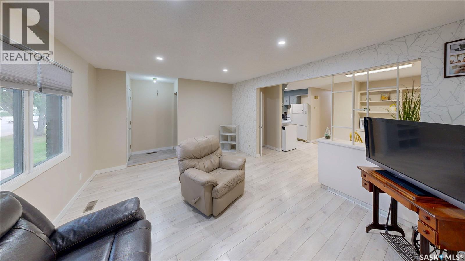1018 Dewdney Avenue E, Regina, Saskatchewan  S4N 0C8 - Photo 3 - SK015239