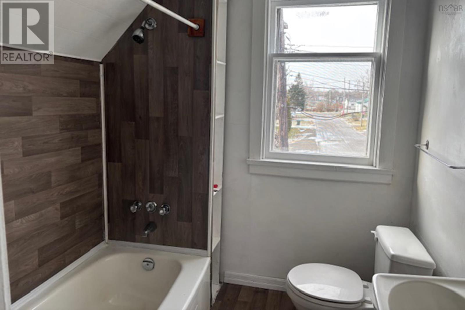 20 Park Street, Amherst, Nova Scotia  B4H 2R1 - Photo 10 - 202518982