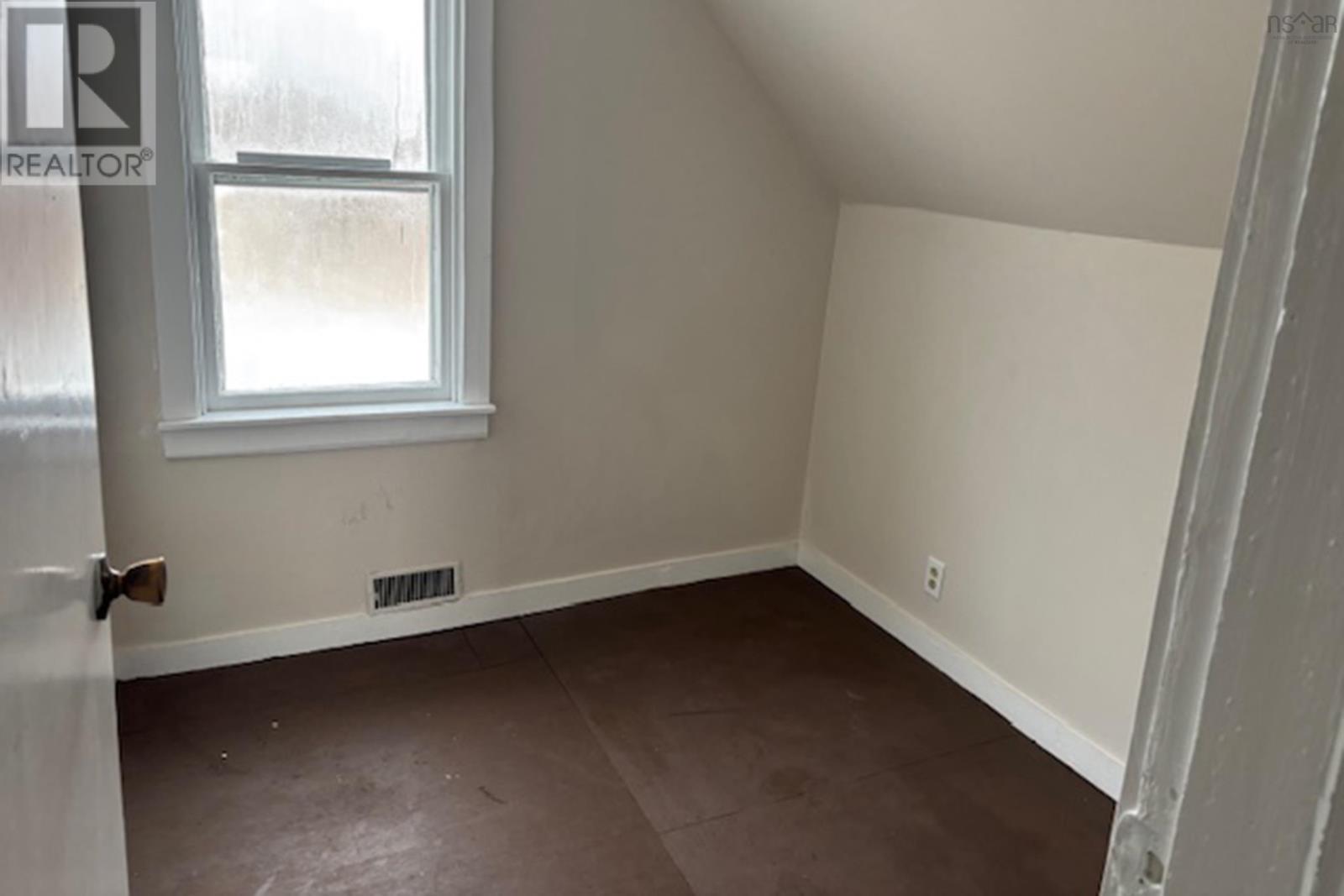 20 Park Street, Amherst, Nova Scotia  B4H 2R1 - Photo 7 - 202518982