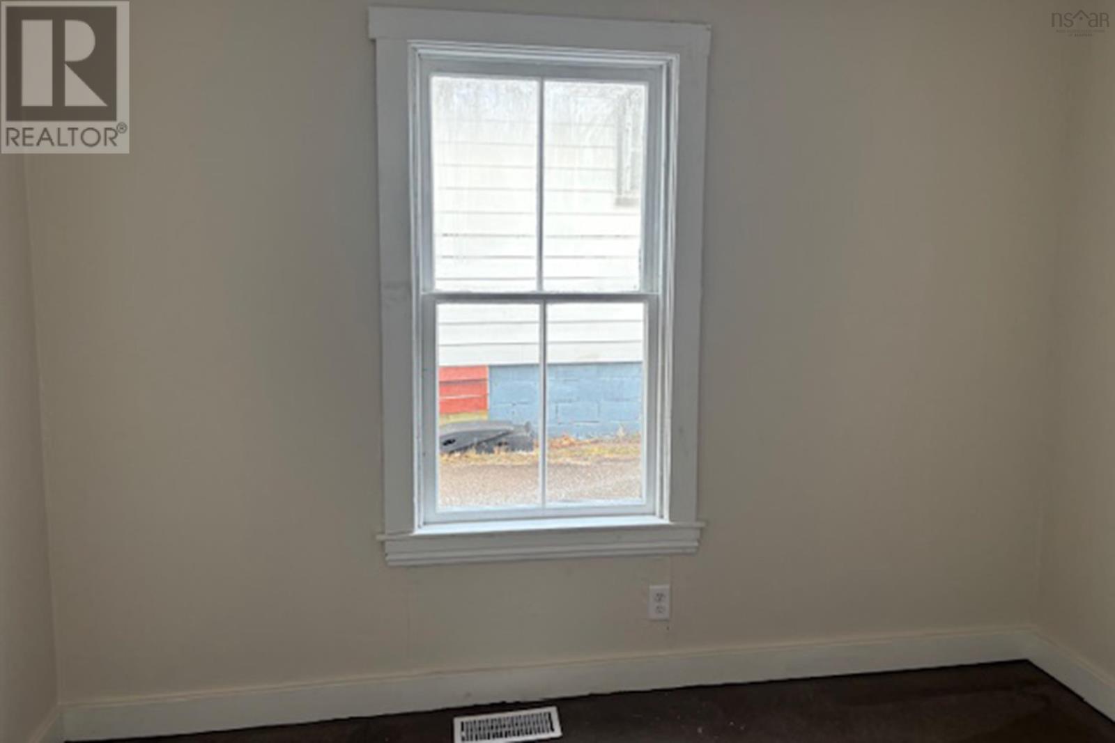 20 Park Street, Amherst, Nova Scotia  B4H 2R1 - Photo 6 - 202518982