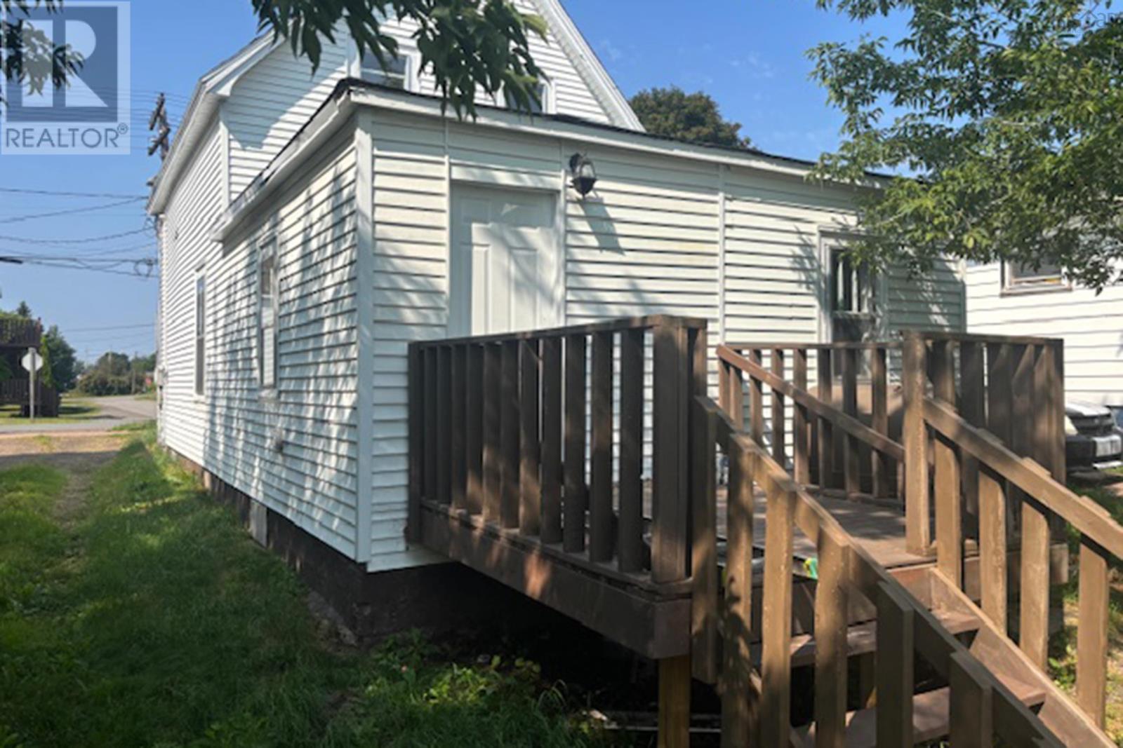 20 Park Street, Amherst, Nova Scotia  B4H 2R1 - Photo 3 - 202518982