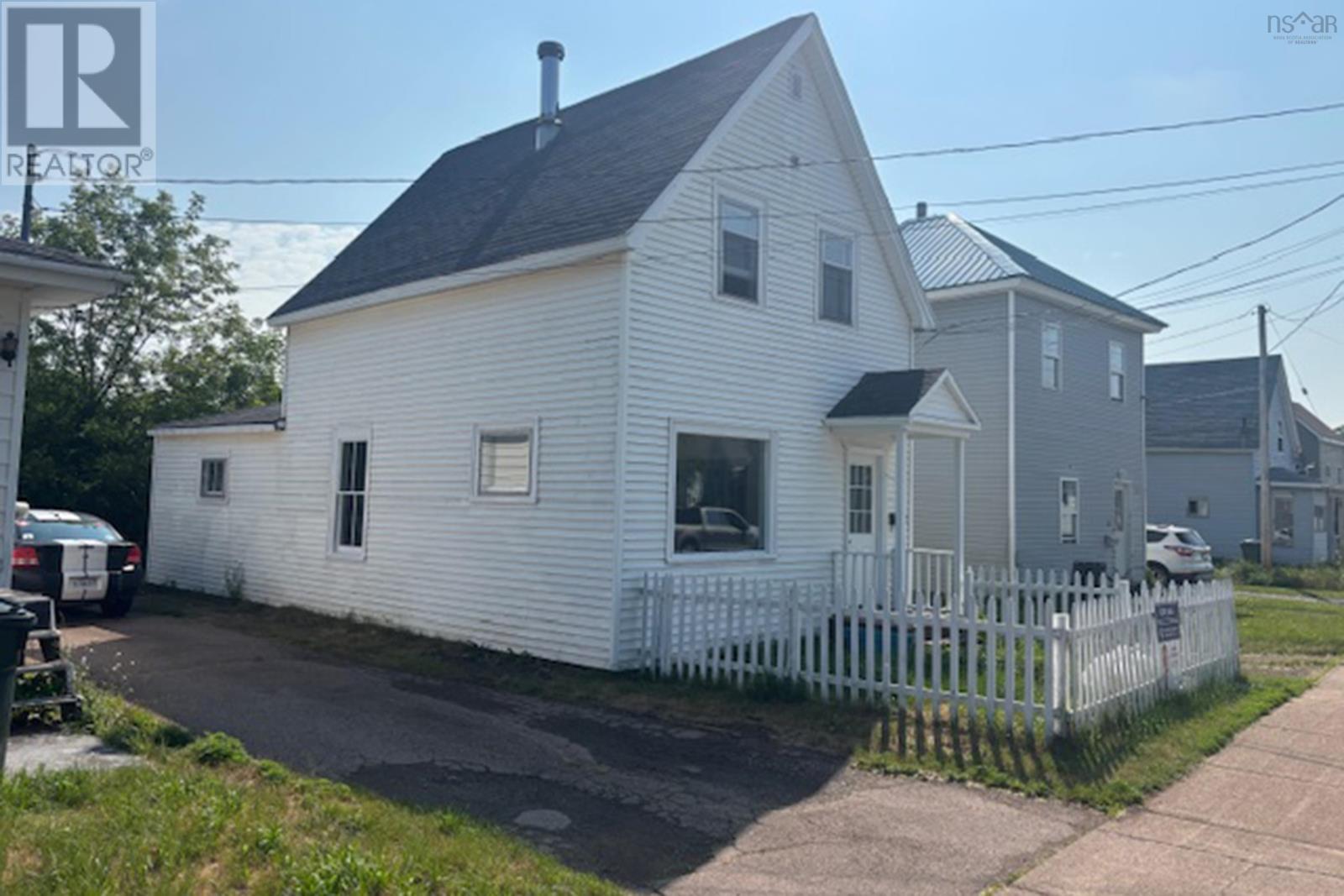 20 Park Street, Amherst, Nova Scotia  B4H 2R1 - Photo 2 - 202518982