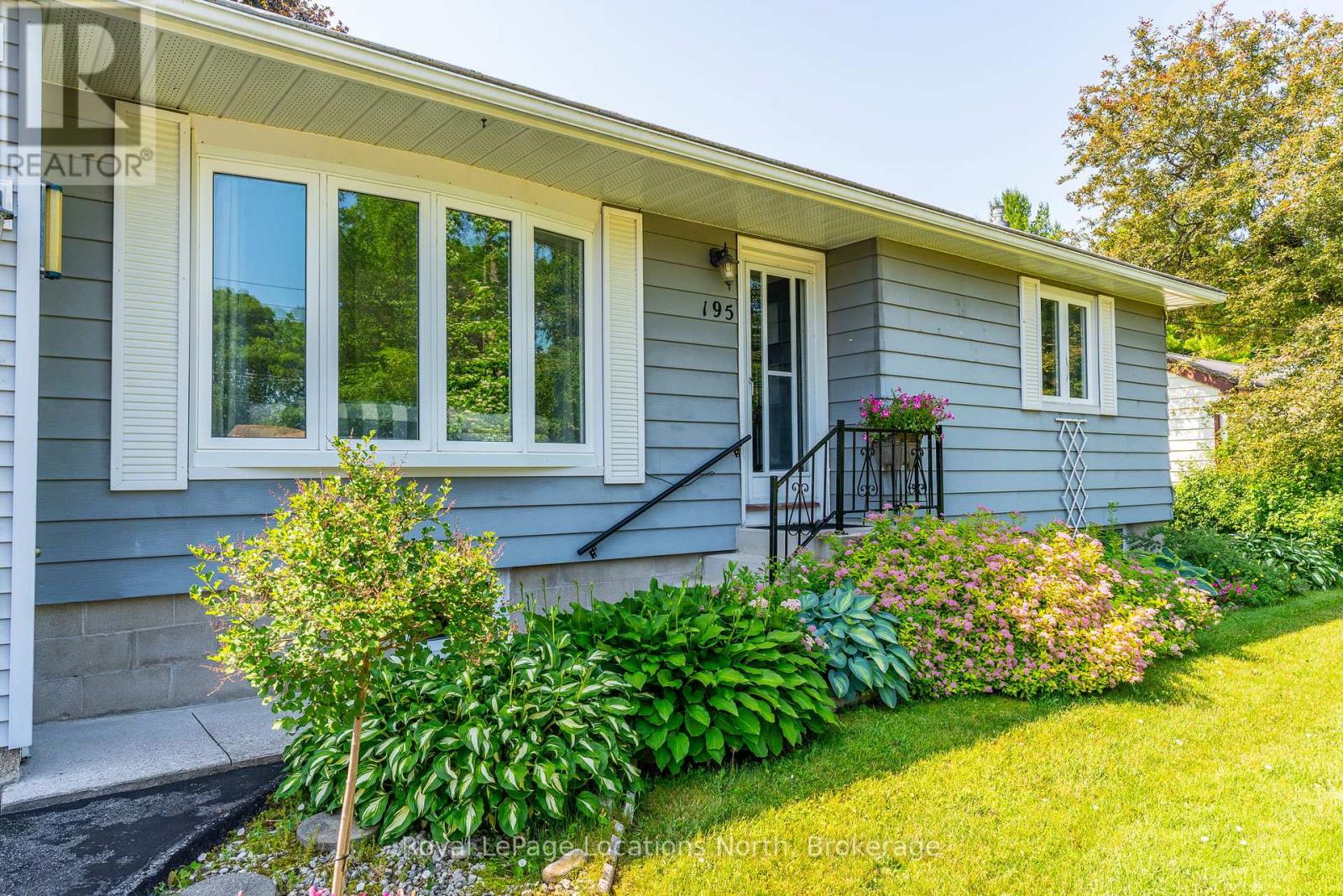 195 Aiken Street, Meaford, Ontario  N4L 1B3 - Photo 3 - X12251479