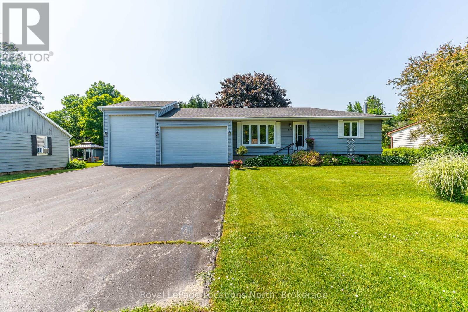 195 Aiken Street, Meaford, Ontario  N4L 1B3 - Photo 2 - X12251479