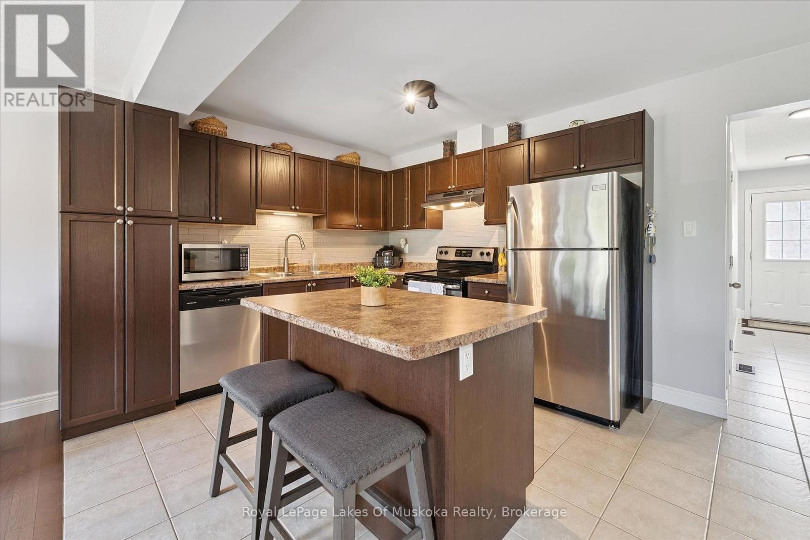 39 Little Ryan's Way, Bracebridge, Ontario  P1L 0C3 - Photo 6 - X12336688