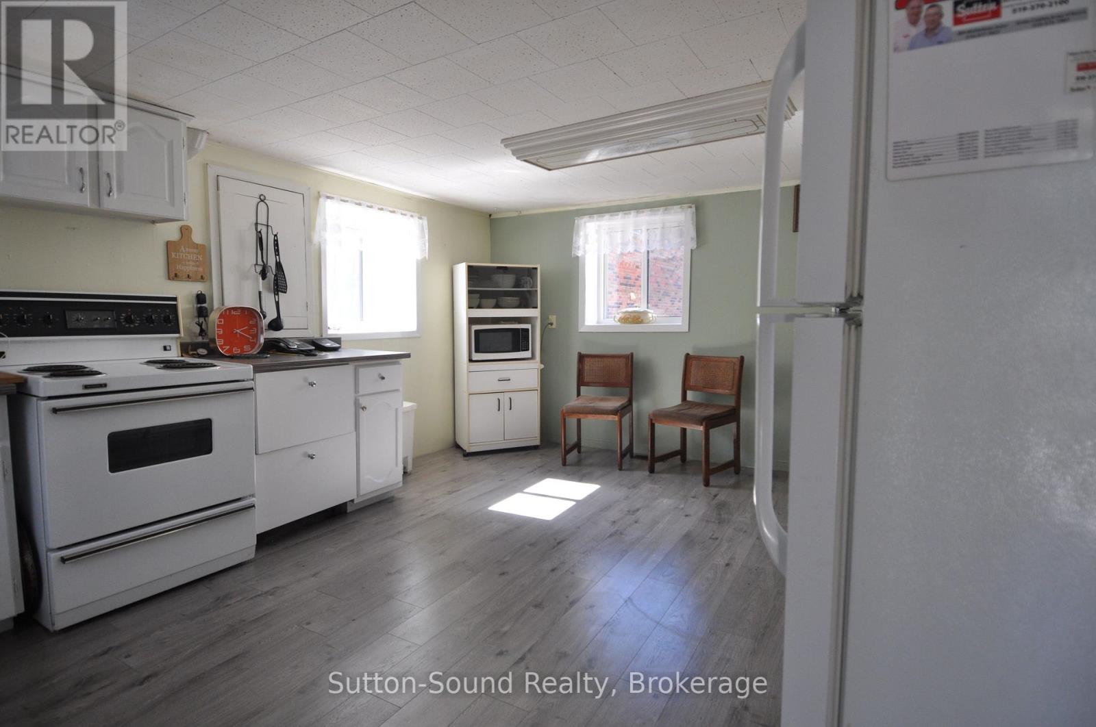 1614 3rd Avenue E, Owen Sound, Ontario  N4K 2L9 - Photo 10 - X12336729