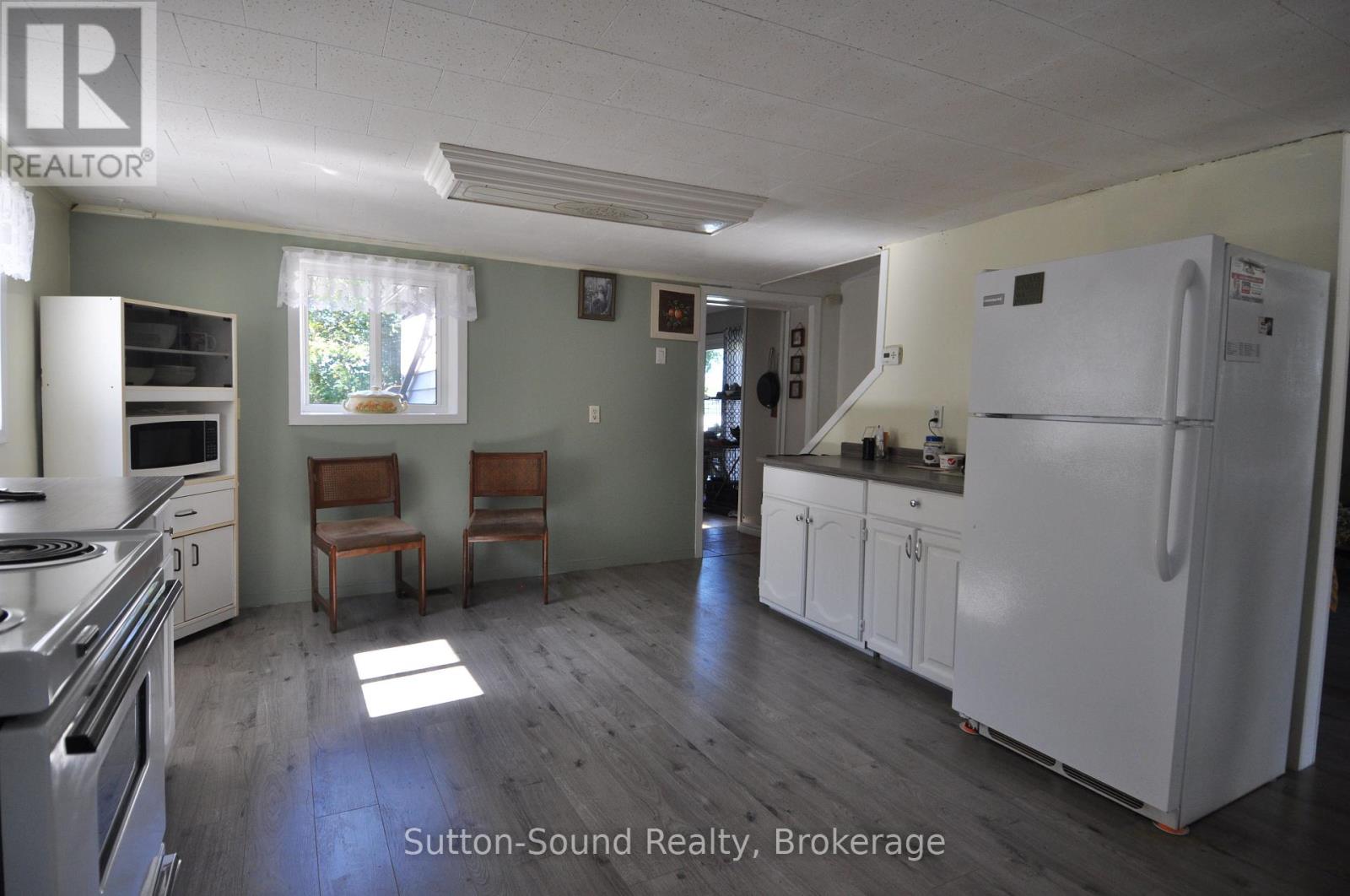 1614 3rd Avenue E, Owen Sound, Ontario  N4K 2L9 - Photo 11 - X12336729