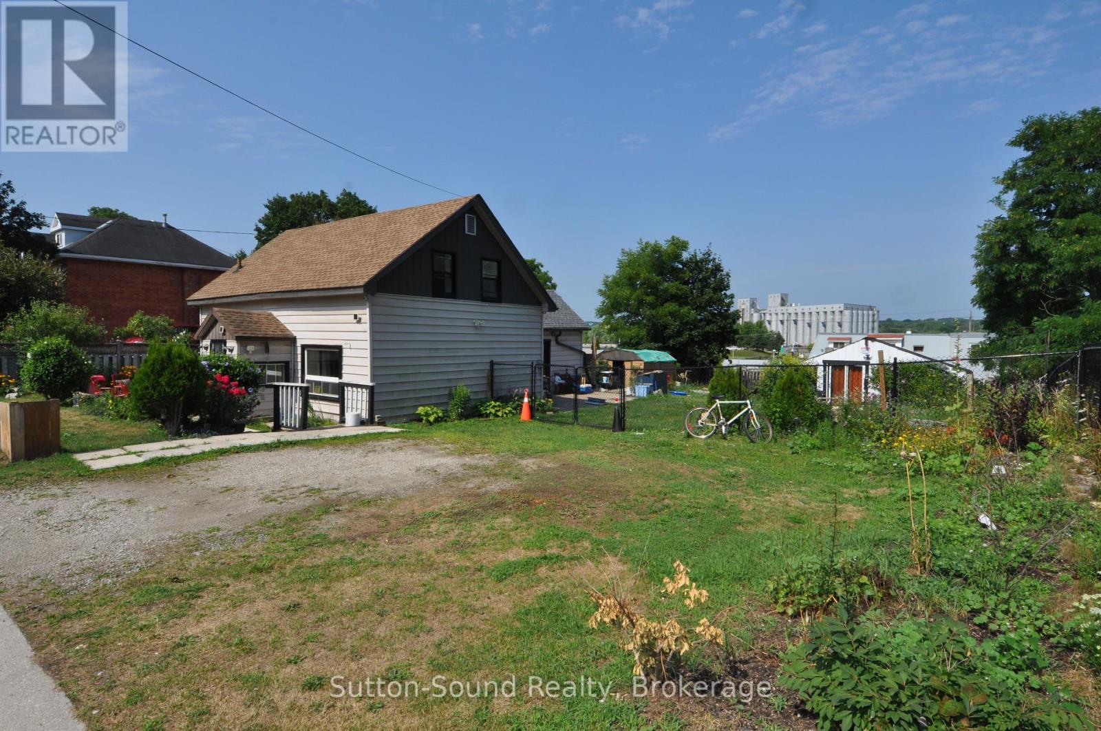 1614 3rd Avenue E, Owen Sound, Ontario  N4K 2L9 - Photo 2 - X12336729