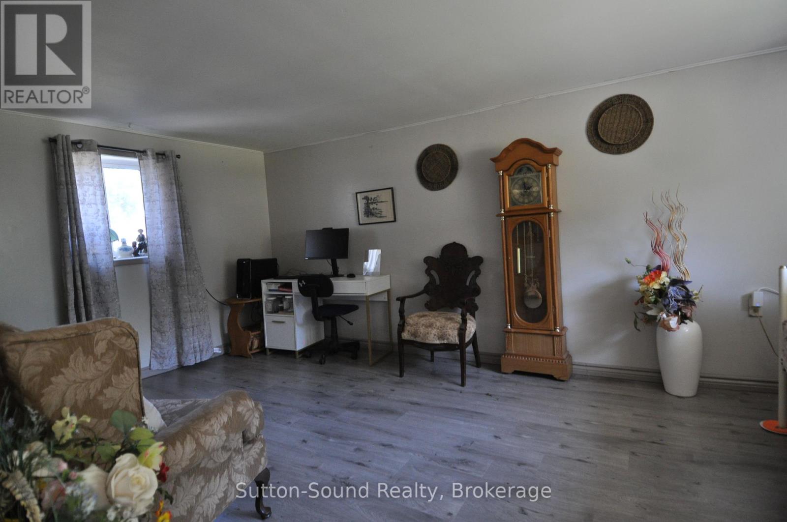 1614 3rd Avenue E, Owen Sound, Ontario  N4K 2L9 - Photo 5 - X12336729