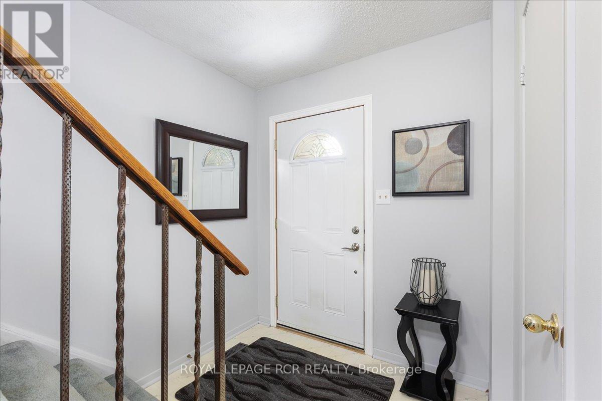 86 Princess Street, East Gwillimbury, Ontario  L0G 1M0 - Photo 4 - N12336591