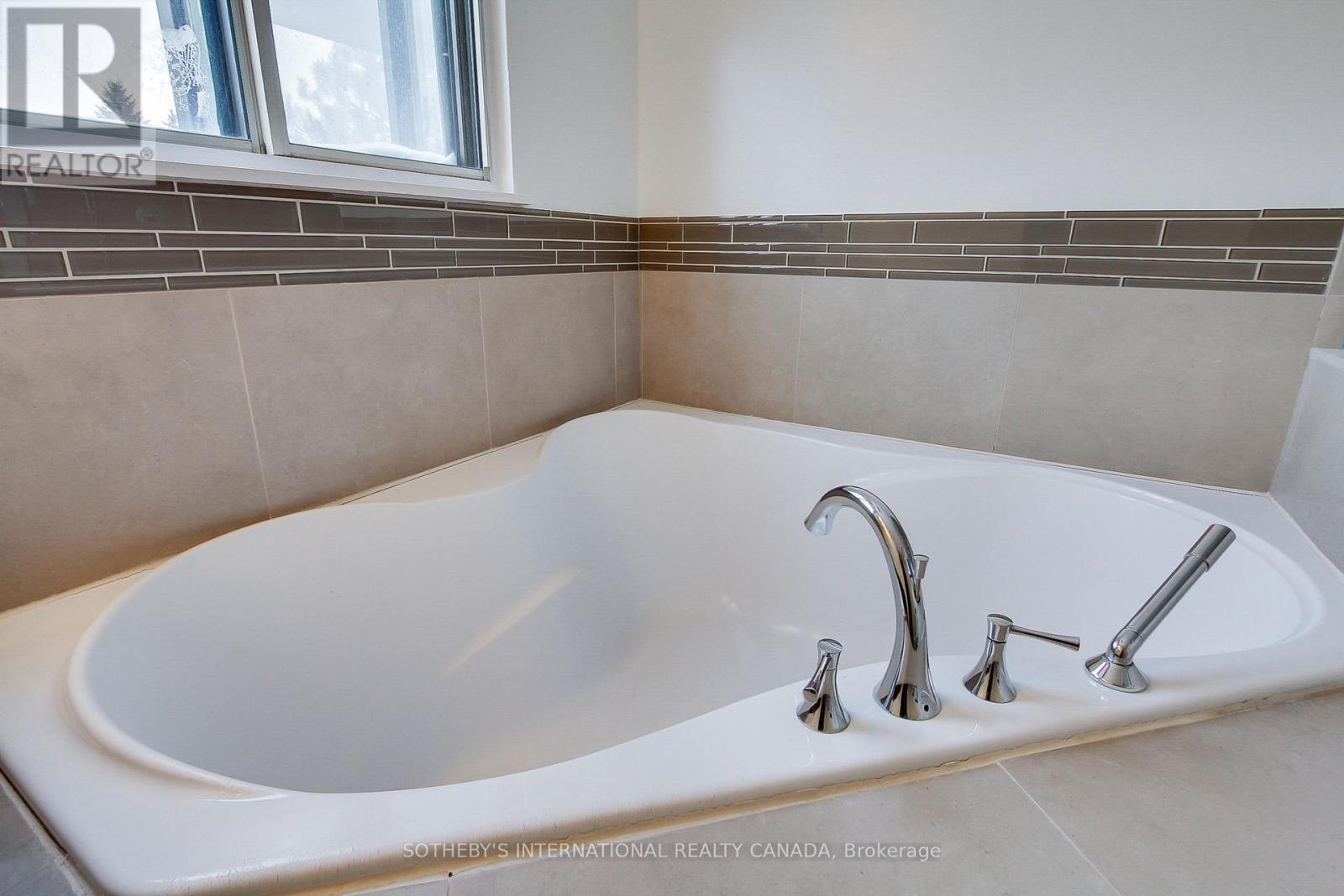 301 - 40 Harding Boulevard W, Richmond Hill (Harding), Ontario  L4C 9S5 - Photo 28 - N12335863