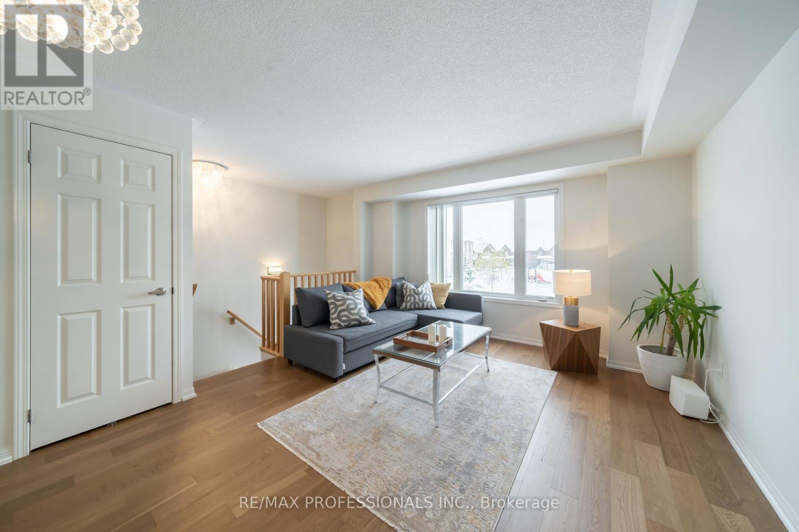 7 - 3135 Boxford Crescent, Mississauga, Ontario  L5M 0P4 - Photo 5 - W12336620