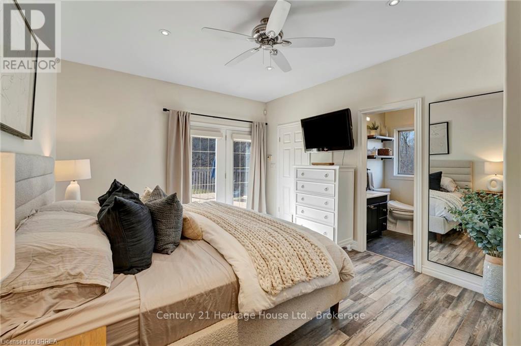 30 Douglas Street, Brantford, Ontario  N3T 0M6 - Photo 16 - X12260015