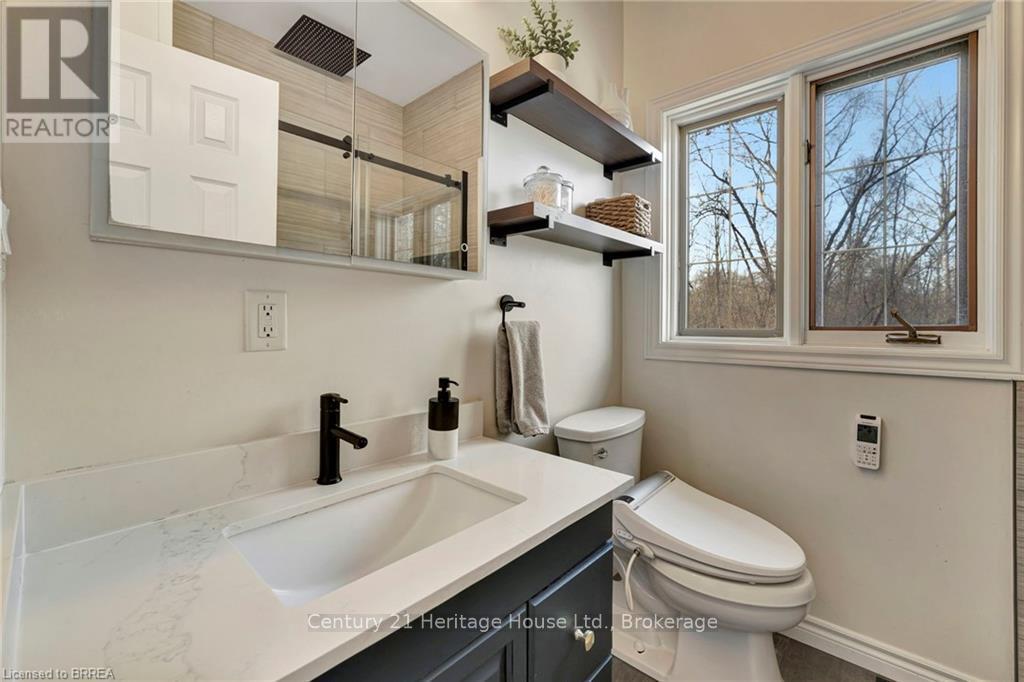 30 Douglas Street, Brantford, Ontario  N3T 0M6 - Photo 17 - X12260015