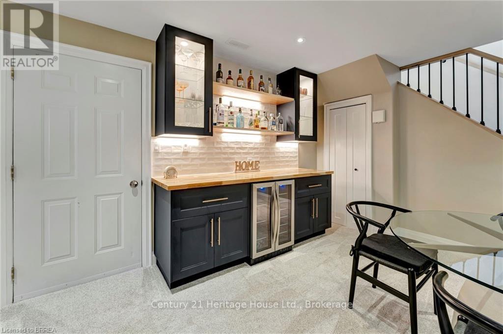 30 Douglas Street, Brantford, Ontario  N3T 0M6 - Photo 23 - X12260015