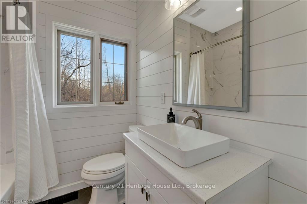 30 Douglas Street, Brantford, Ontario  N3T 0M6 - Photo 20 - X12260015