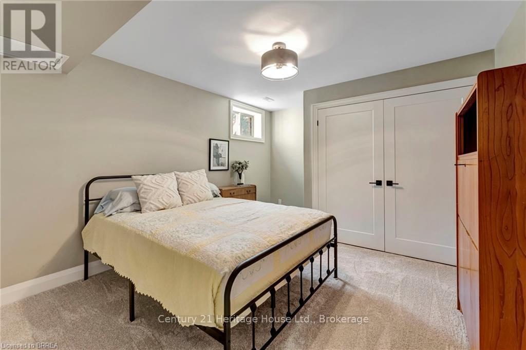 30 Douglas Street, Brantford, Ontario  N3T 0M6 - Photo 28 - X12260015
