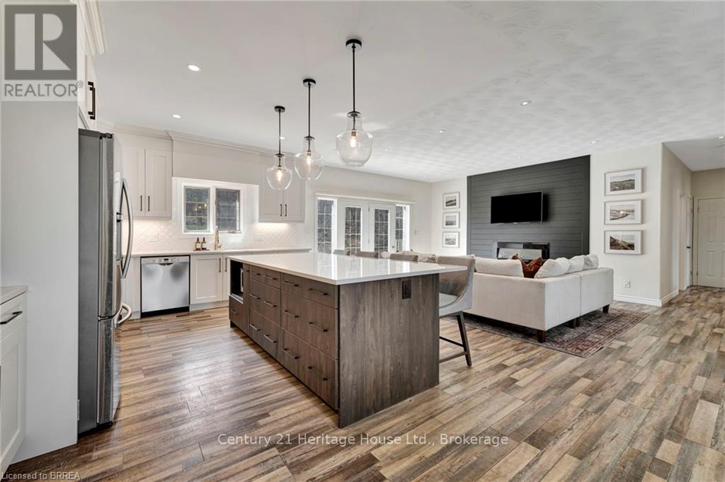 30 Douglas Street, Brantford, Ontario  N3T 0M6 - Photo 3 - X12260015
