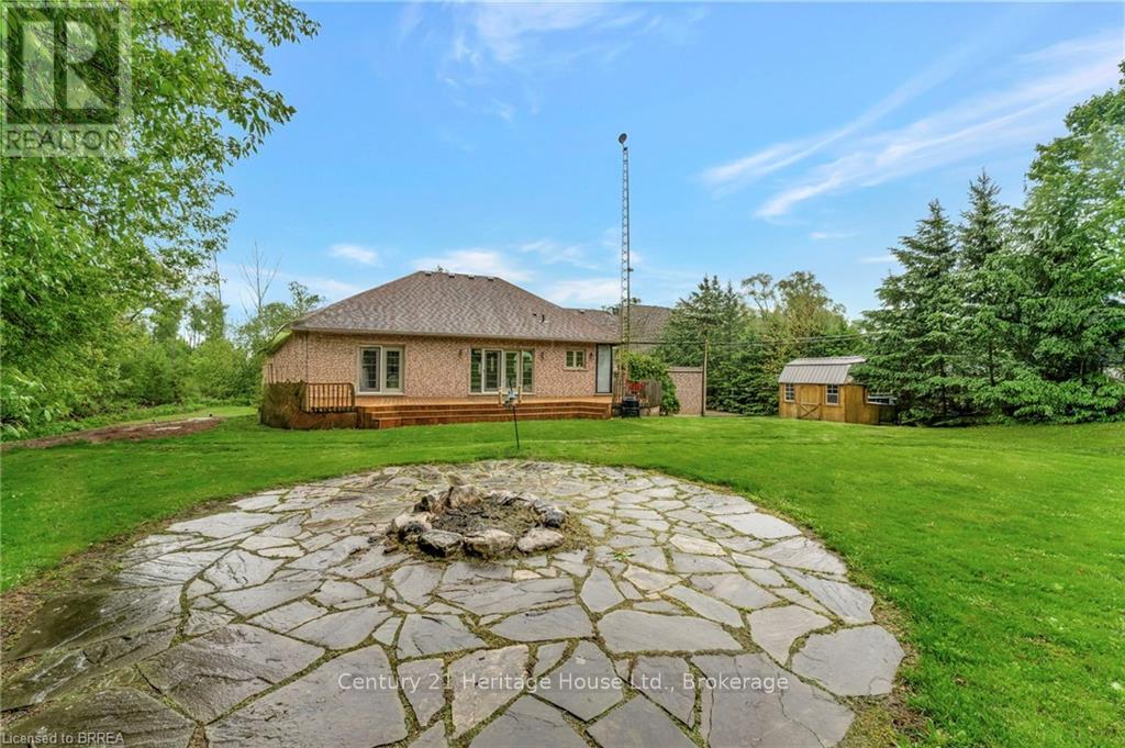 30 Douglas Street, Brantford, Ontario  N3T 0M6 - Photo 32 - X12260015