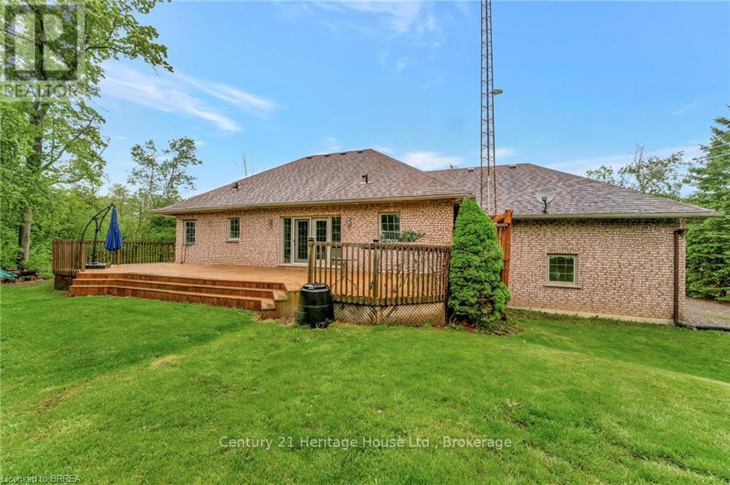 30 Douglas Street, Brantford, Ontario  N3T 0M6 - Photo 33 - X12260015