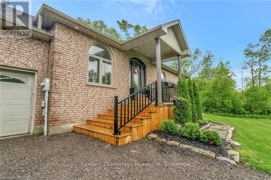 30 Douglas Street, Brantford, Ontario  N3T 0M6 - Photo 40 - X12260015