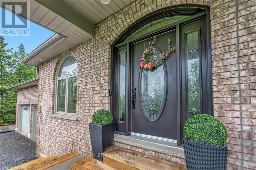 30 Douglas Street, Brantford, Ontario  N3T 0M6 - Photo 41 - X12260015