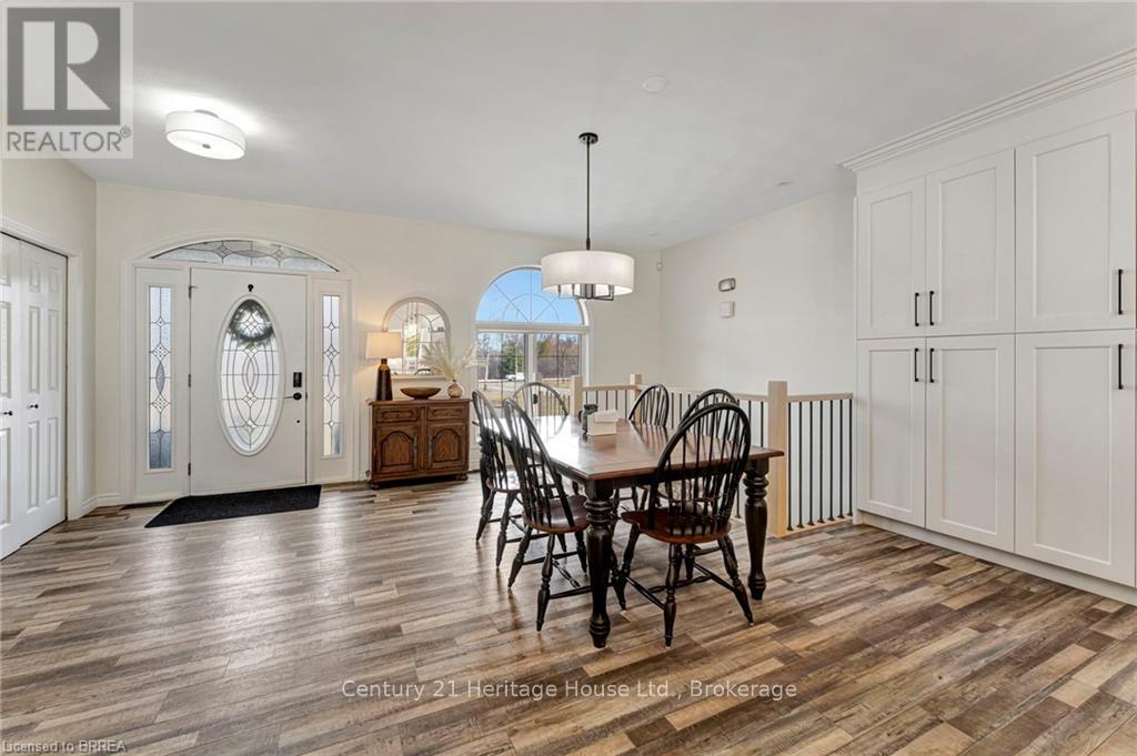 30 Douglas Street, Brantford, Ontario  N3T 0M6 - Photo 9 - X12260015