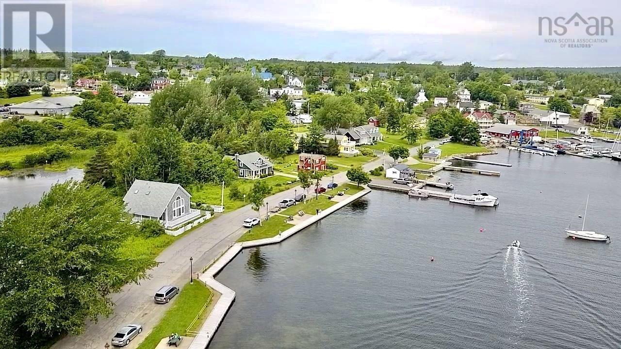 70 Water Street, Baddeck, Nova Scotia  B0E 1B0 - Photo 1 - 202511297