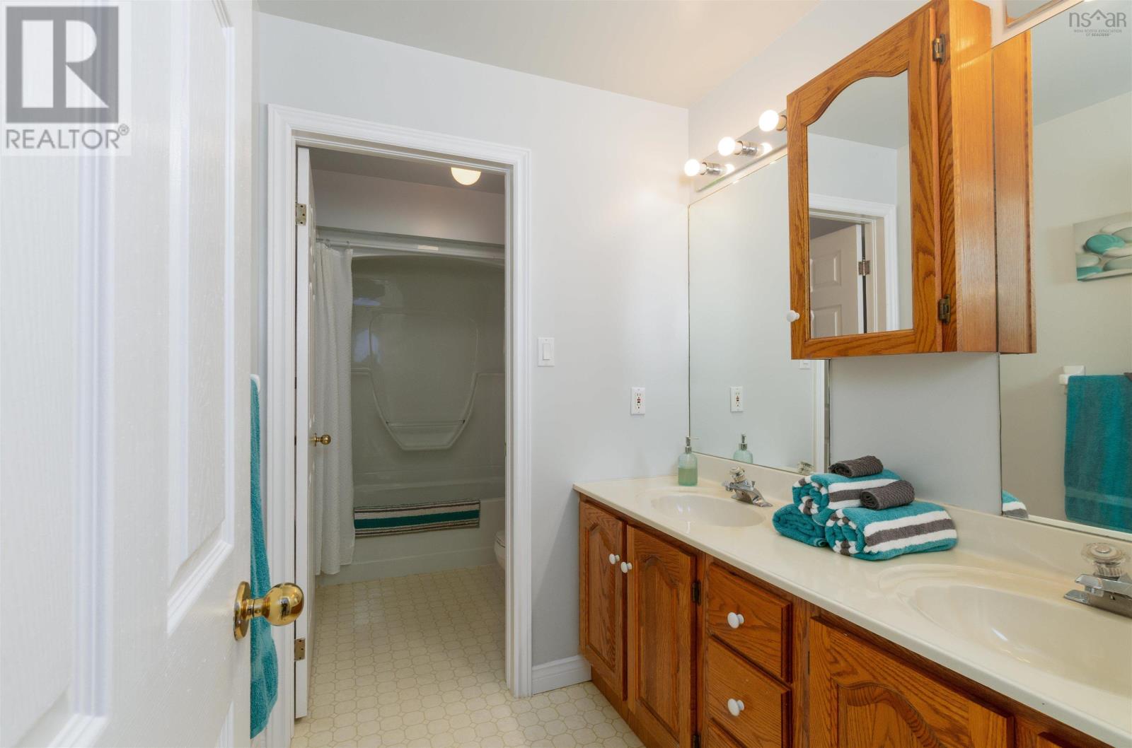 35 Castlewood Drive, Cole Harbour, Nova Scotia  B2V 2R3 - Photo 41 - 202514181