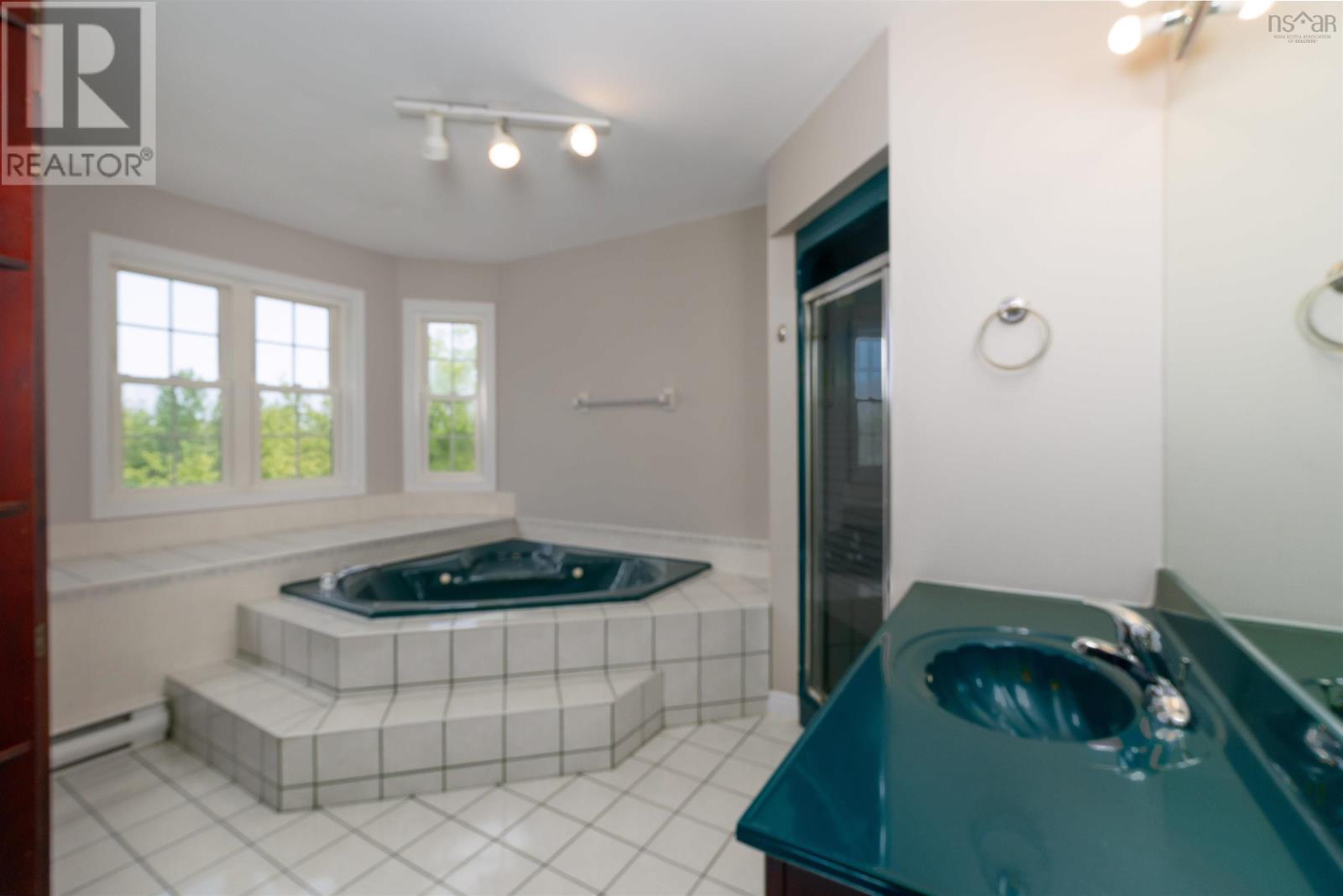 35 Castlewood Drive, Cole Harbour, Nova Scotia  B2V 2R3 - Photo 34 - 202514181