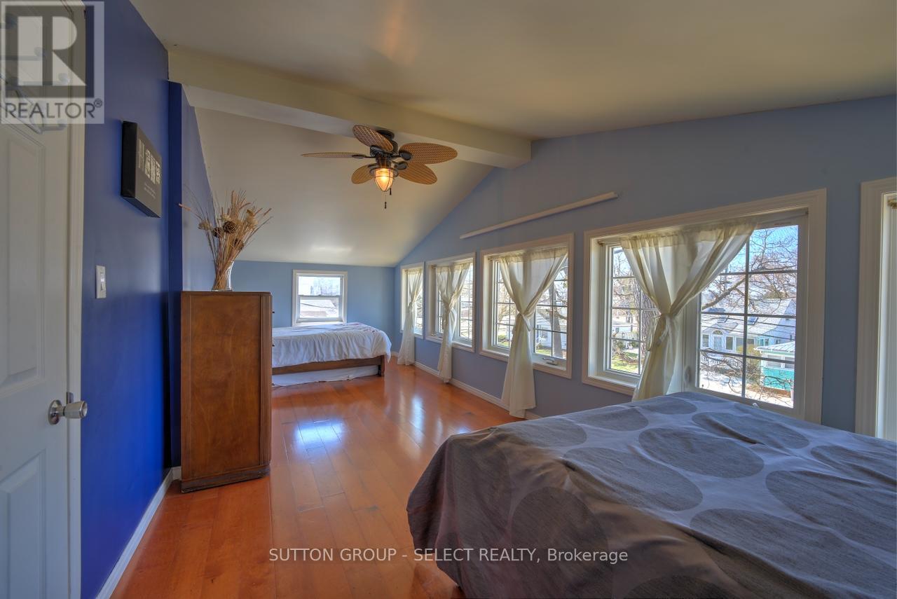16 Huron Avenue, Lambton Shores, Ontario  N0M 1T0 - Photo 18 - X12336864