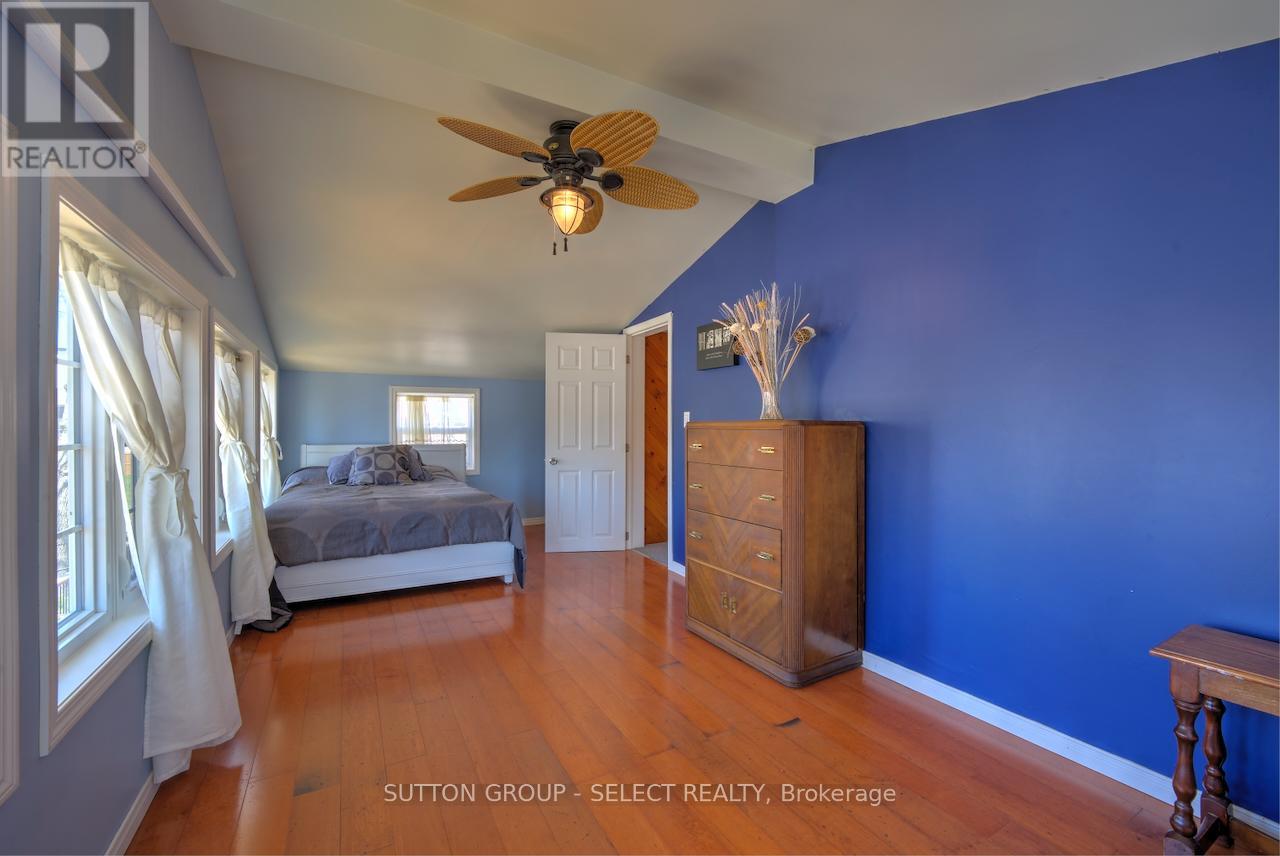 16 Huron Avenue, Lambton Shores, Ontario  N0M 1T0 - Photo 19 - X12336864