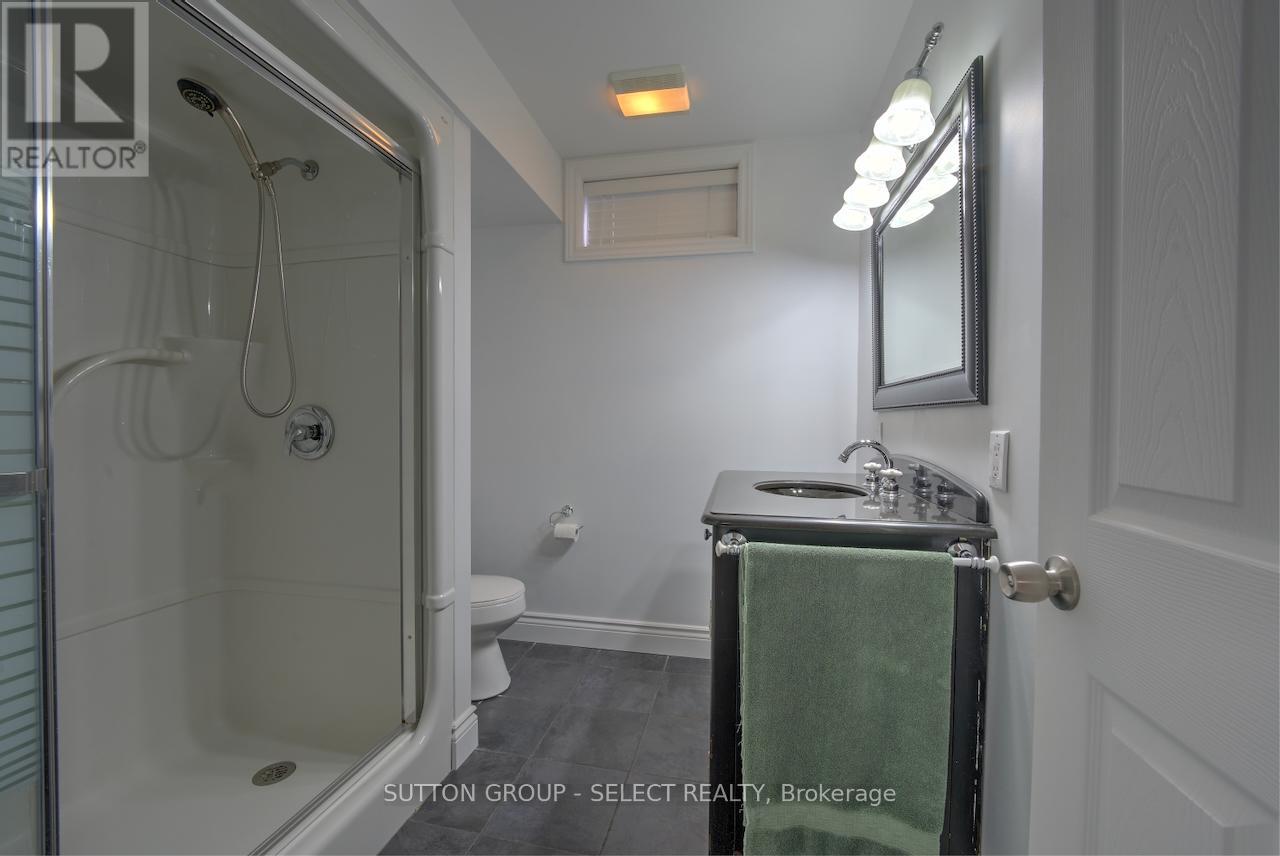 16 Huron Avenue, Lambton Shores, Ontario  N0M 1T0 - Photo 22 - X12336864