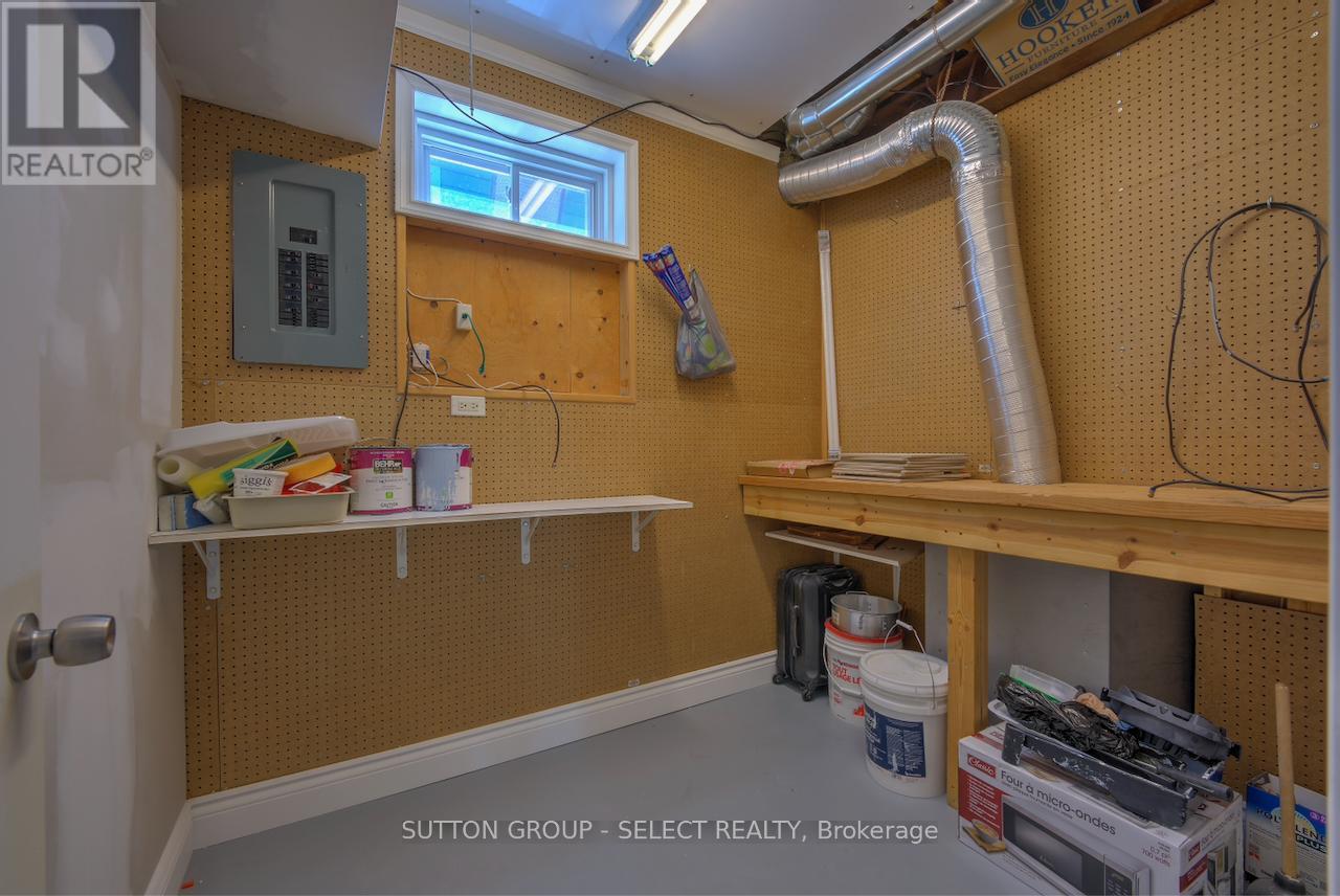 16 Huron Avenue, Lambton Shores, Ontario  N0M 1T0 - Photo 23 - X12336864