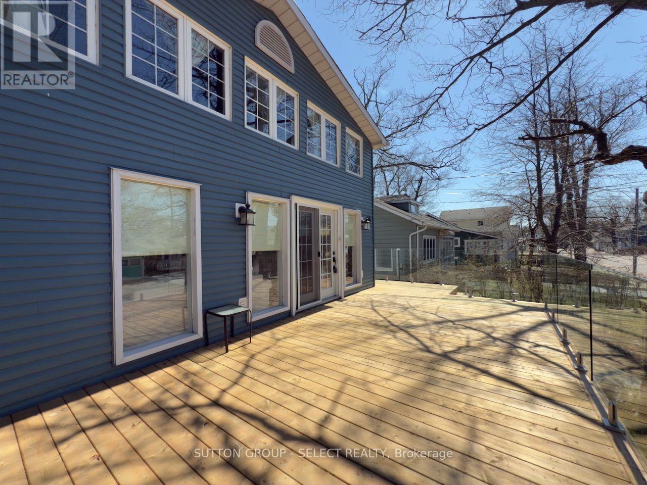 16 Huron Avenue, Lambton Shores, Ontario  N0M 1T0 - Photo 30 - X12336864